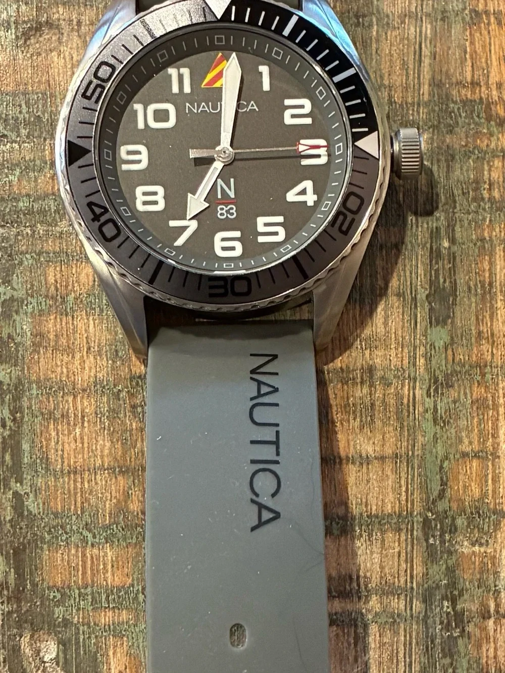Nautica N83 NAPFWF202 Men's Gray Silicone Strap Sport Watch Like New in Box